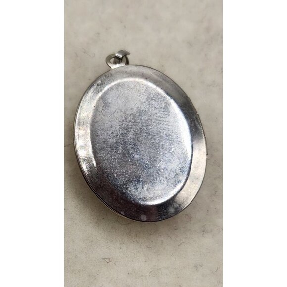 Vintage Embroidery Stitchery of Roses Silvertone Locket / Pendant Necklace - Picture 3 of 3